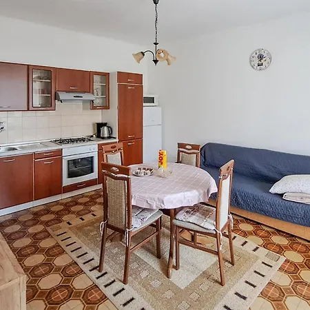 2 Bedroom Amazing Apartment In Pula *