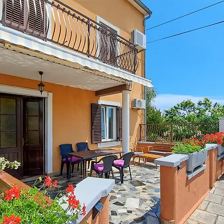 2 Bedroom Amazing Apartment In Pula
